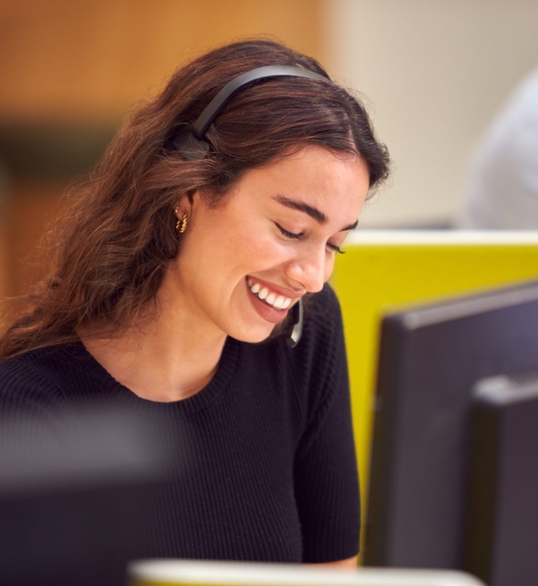 Businesswoman,In,Cubicle,Wearing,Headset,Talking,To,Caller,In,Busy